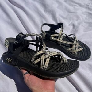 Chaco Z/Cloud Strappy Sandals Women’s 8 Black & Cream Hiking Water Shoes
